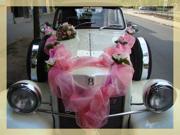 Oldtimer esküvői autó díszítés